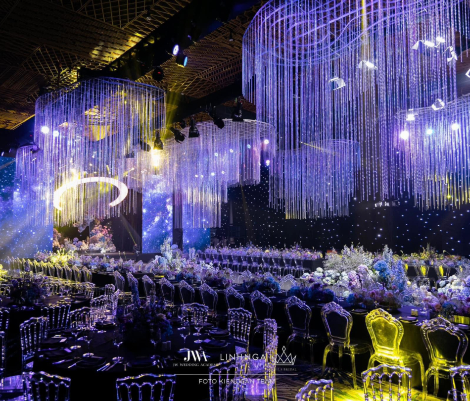 Nội Thất Khu Trình Diễn Show Cưới Starry Moonlight — Linh Nga Couture × JW Academy, TP.HCM