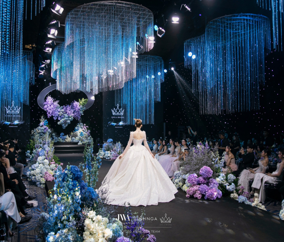 Nội Thất Khu Trình Diễn Show Cưới Starry Moonlight — Linh Nga Couture × JW Academy, TP.HCM