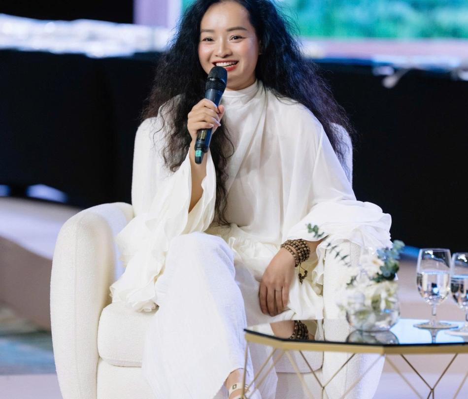 Nội Thất Khu Trình Diễn & Lounge Vietnam Wedding Week 2025 — Trung Dung Media, TP.HCM