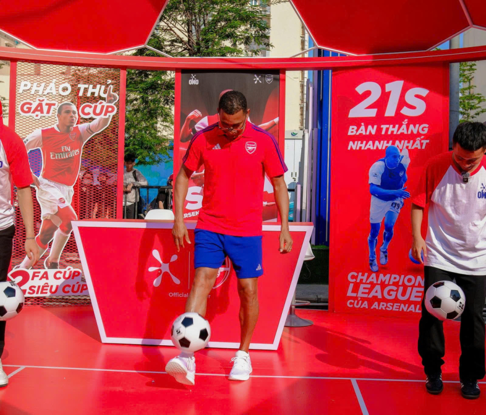 Nội Thất Khu Sự Kiện OMO × Arsenal — Pháo Đài Lấm Bẩn, Phố Đi Bộ Nguyễn Huệ, TP.HCM