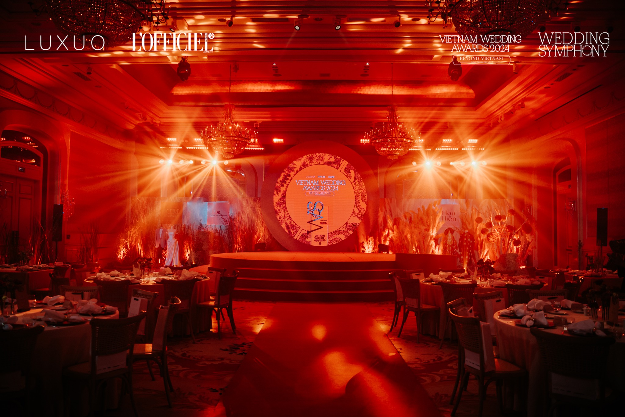 Ghế rattan đan mây ONE CHAIR tại gala Vietnam Wedding Awards 2024 Beyond Vietnam, Park Hyatt Saigon TP.HCM