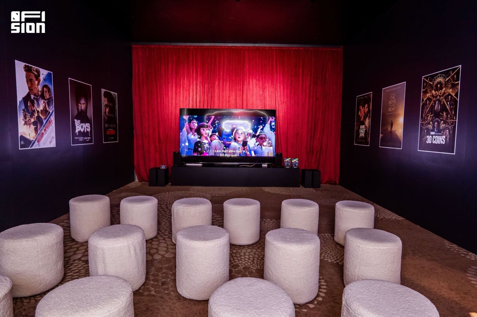 Ghế đôn tròn ONE CHAIR tại khu trình chiếu sự kiện ra mắt Sony BRAVIA 2026 Launching của Sony Electronics Việt Nam, TP.HCM