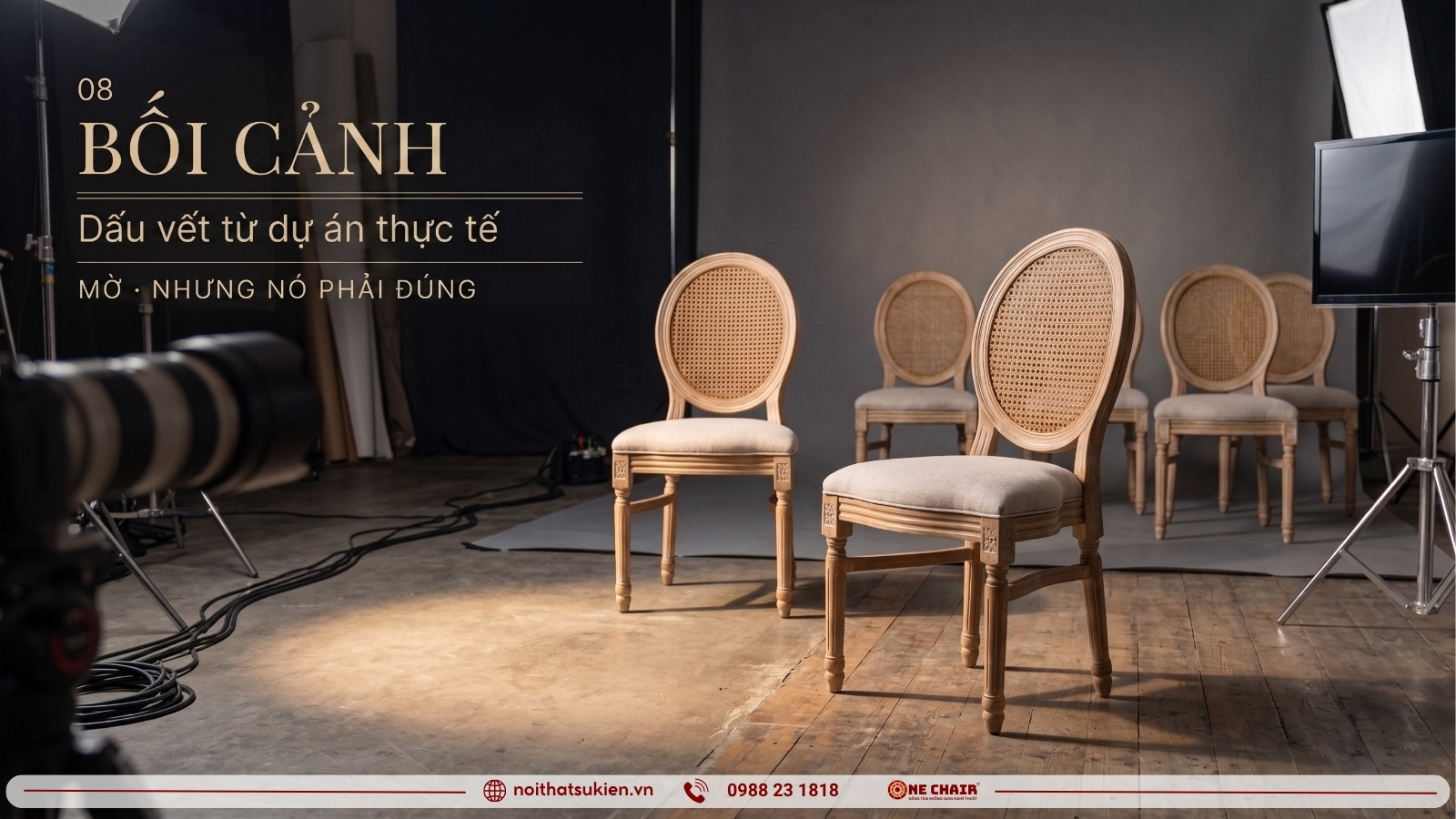 Lớp nền set quay với ghế tiệc cao cấp tạo chiều sâu khung hình
