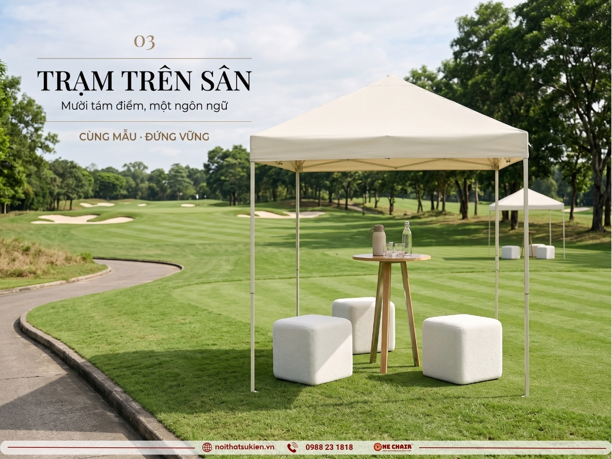 Các trạm phục vụ trên sân golf với bàn cocktail, ghế bar, bàn bar cao và đôn chịu mặt cỏ