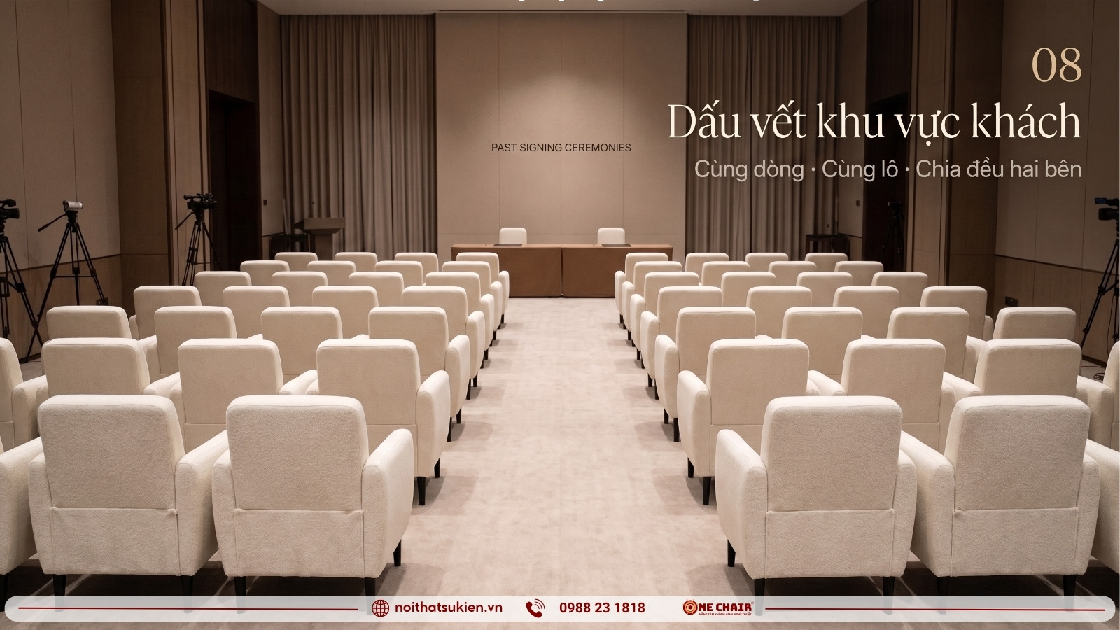Khu khách mời lễ ký kết với ghế tiệc cao cấp chia đều hai bên trục