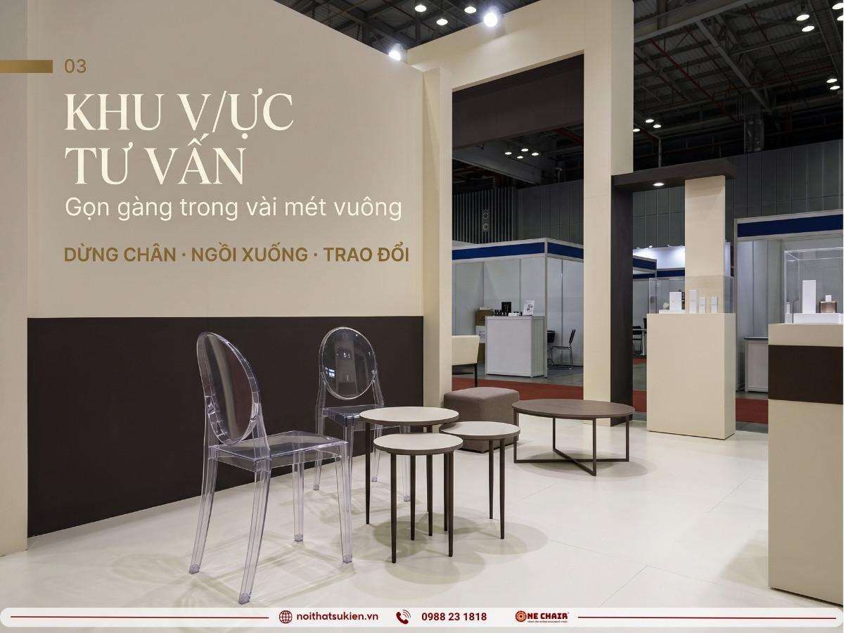 Khu tư vấn trong gian hàng với bàn module, sofa module ghép cụm và bàn cocktail thấp