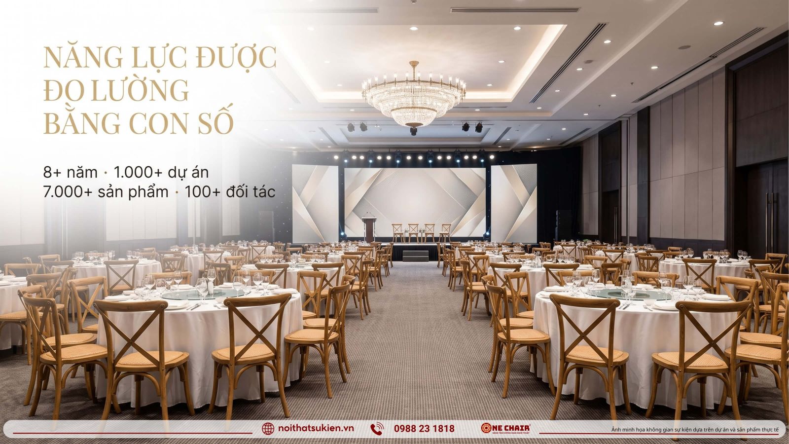 Mot hoi nghi khach hang da dung noi that theo vai tro khong gian voi san khau vinh danh va ban tiec